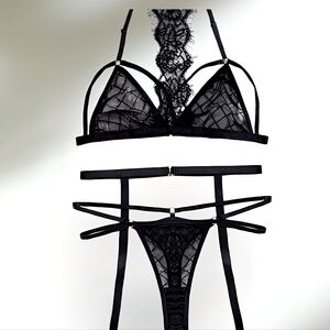 NWT * Black Lace Mesh Strappy Criss Cross Lingerie Set * Size Medium